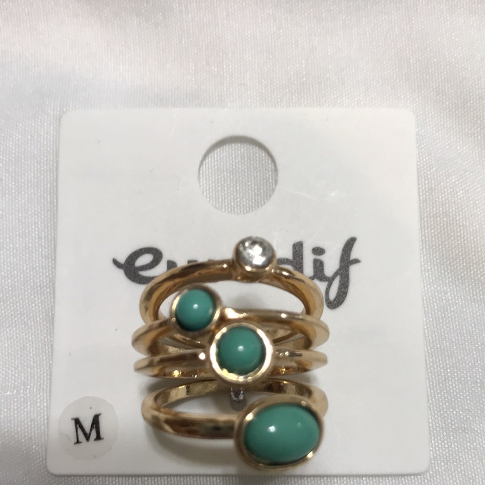 Set Of 4 Beautiful Costume Rings😍 - Picture 2 of 4